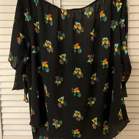 SOLD Women’s Blouse Off Shoulder Plus Size - Picture 5 of 5